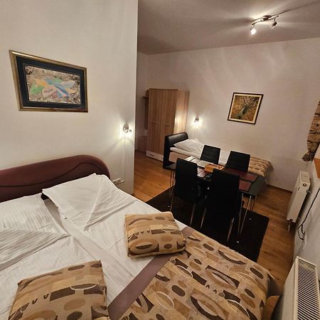 Apartments Rapid Τζαχορίνα Εξωτερικό φωτογραφία