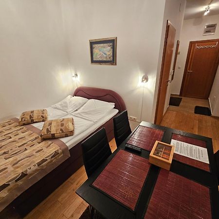 Apartments Rapid Τζαχορίνα Εξωτερικό φωτογραφία