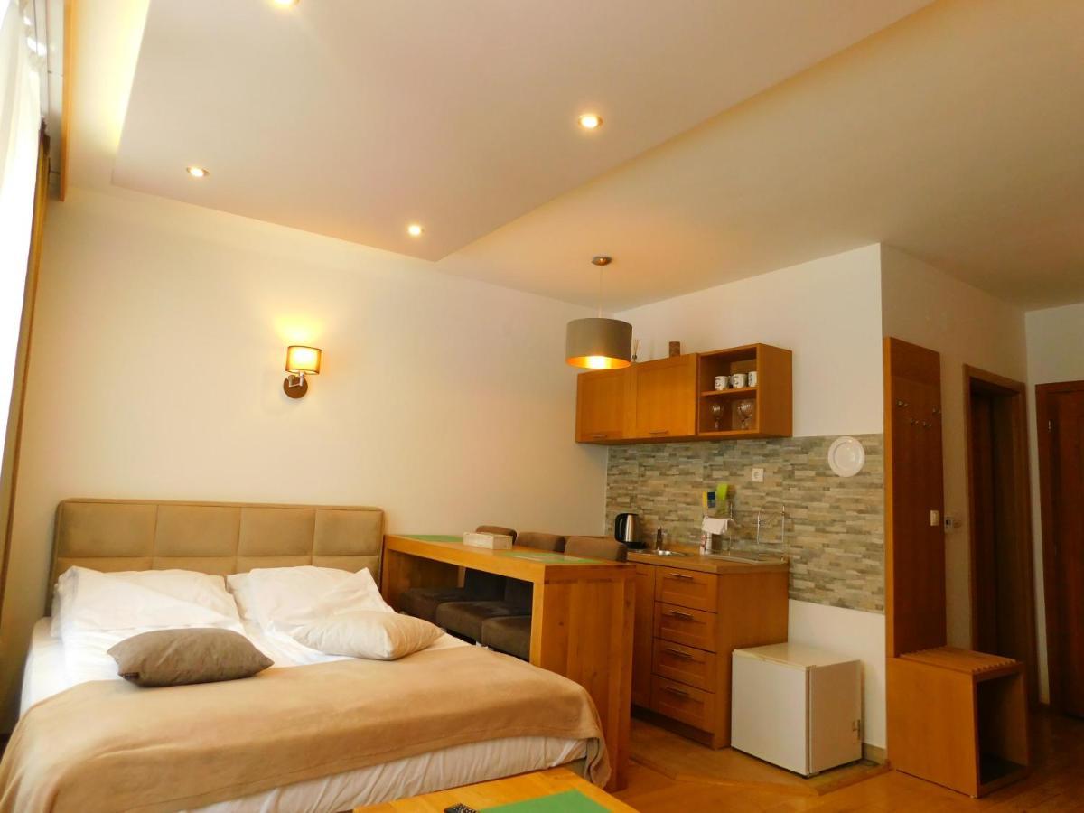 Apartments Rapid Τζαχορίνα Εξωτερικό φωτογραφία