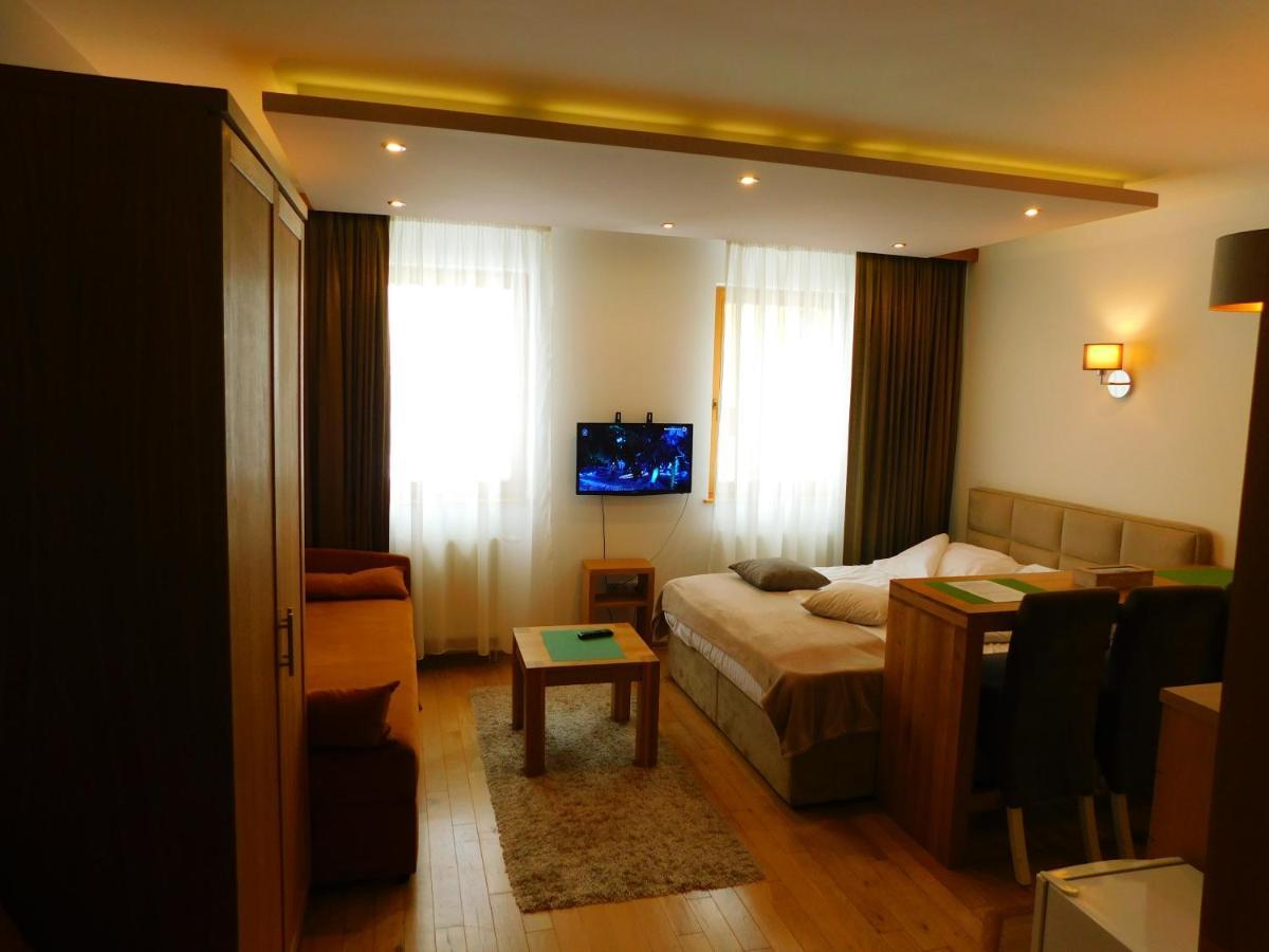 Apartments Rapid Τζαχορίνα Εξωτερικό φωτογραφία