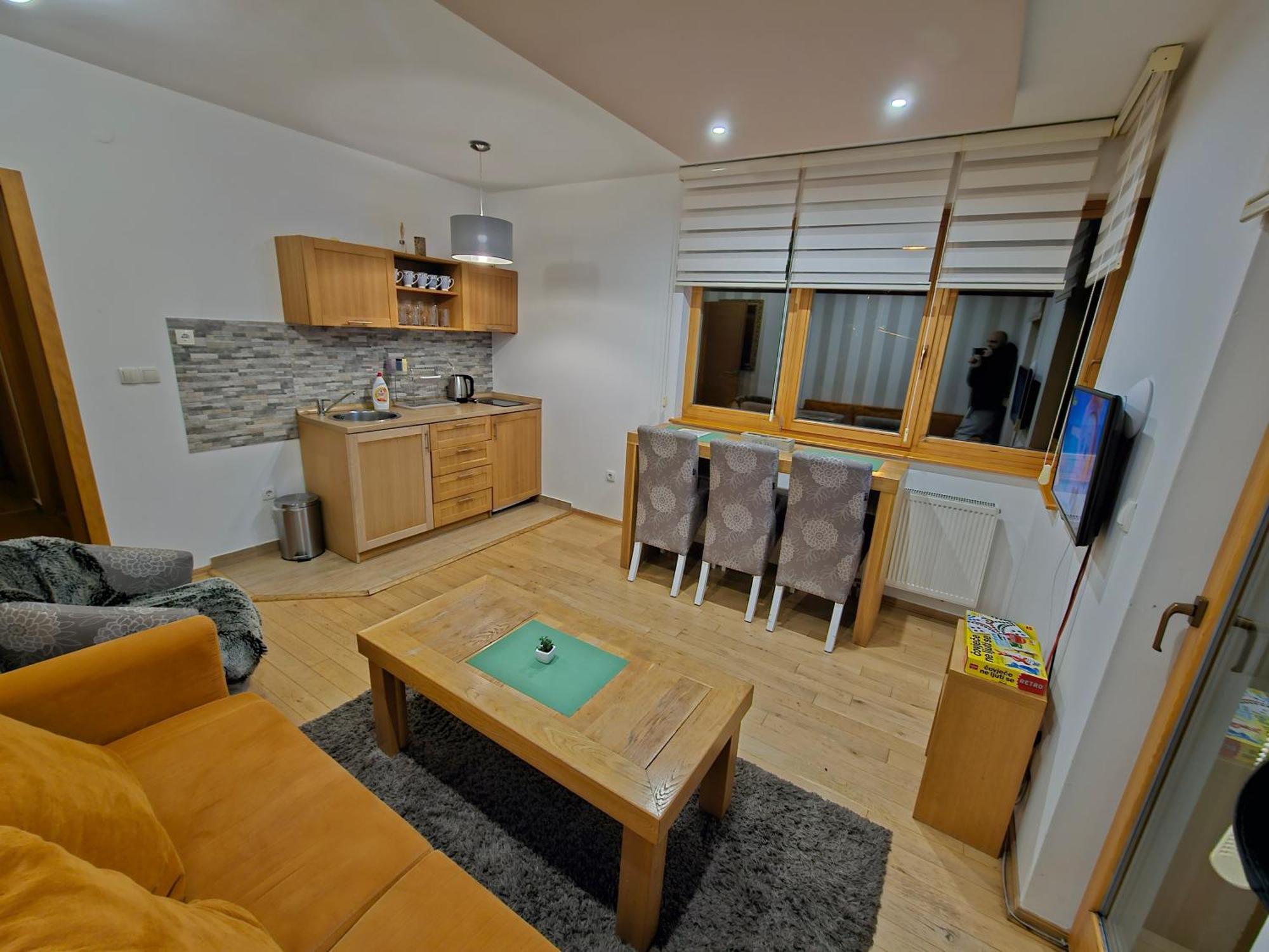 Apartments Rapid Τζαχορίνα Εξωτερικό φωτογραφία