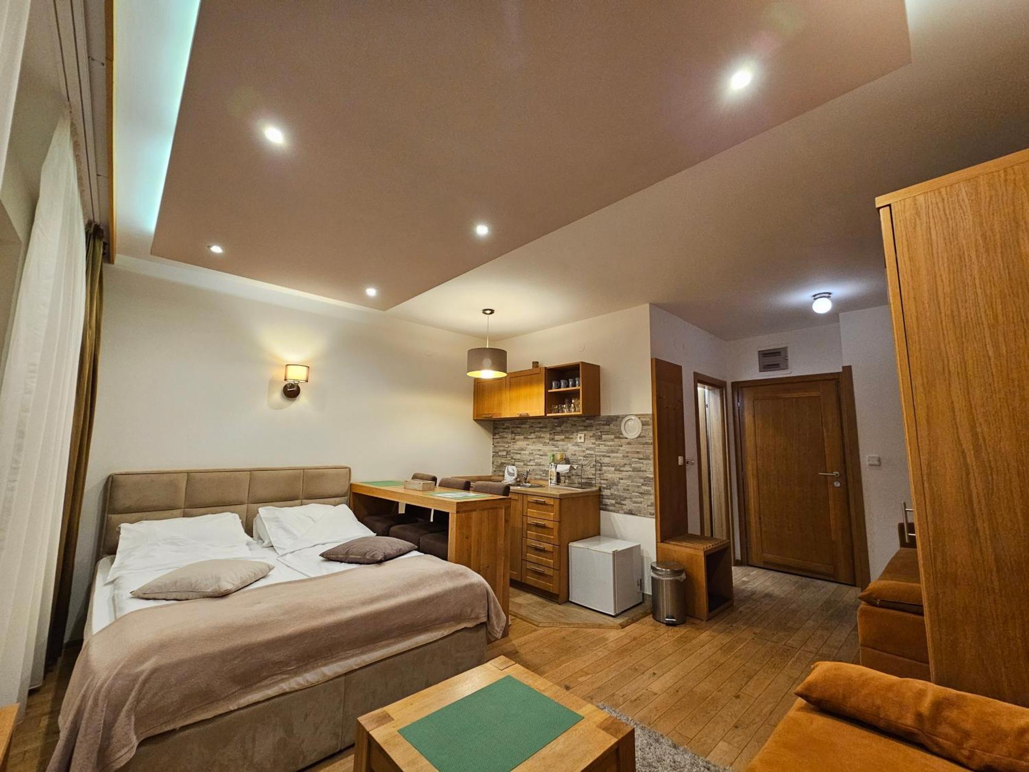 Apartments Rapid Τζαχορίνα Εξωτερικό φωτογραφία