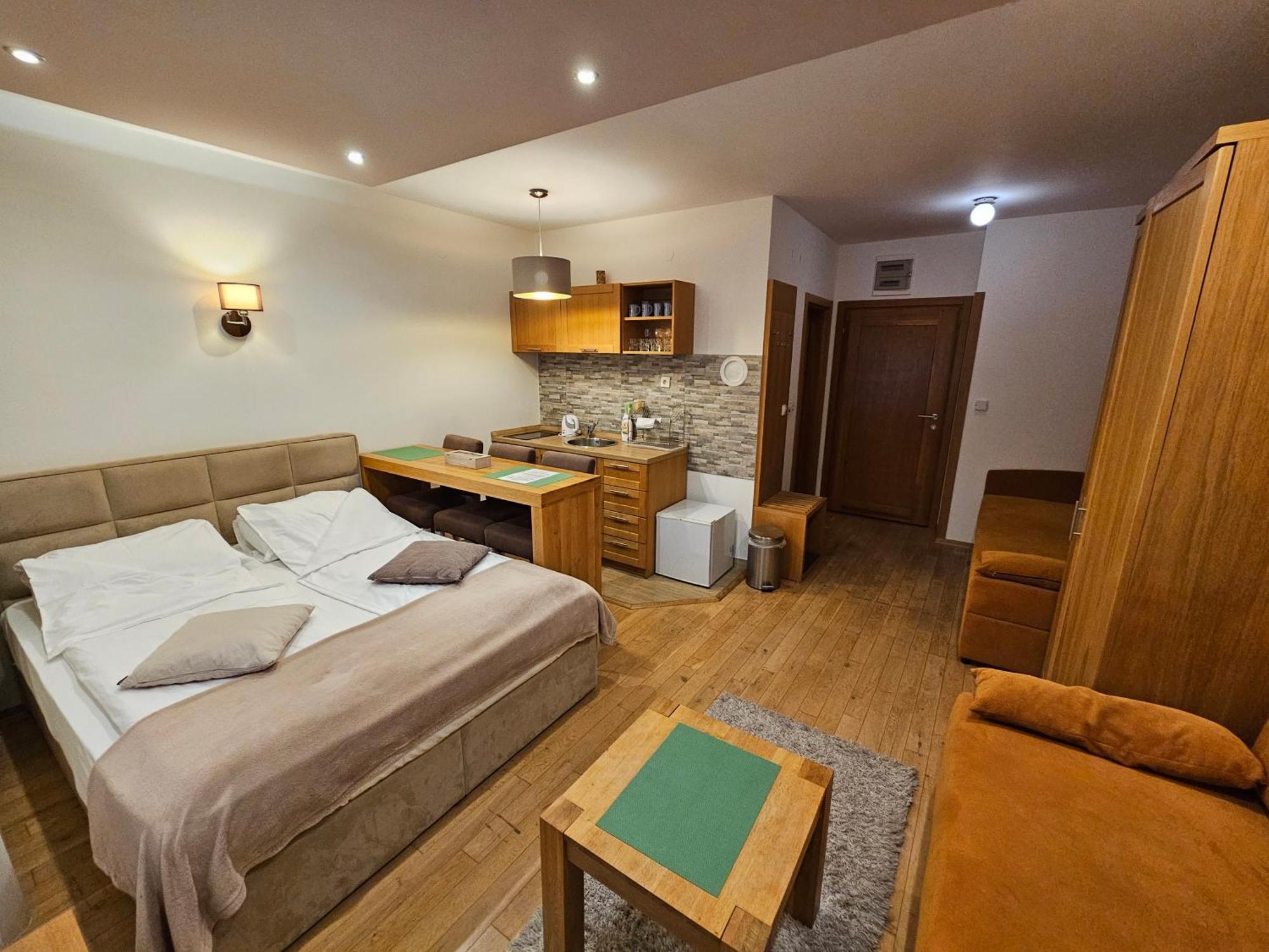 Apartments Rapid Τζαχορίνα Εξωτερικό φωτογραφία
