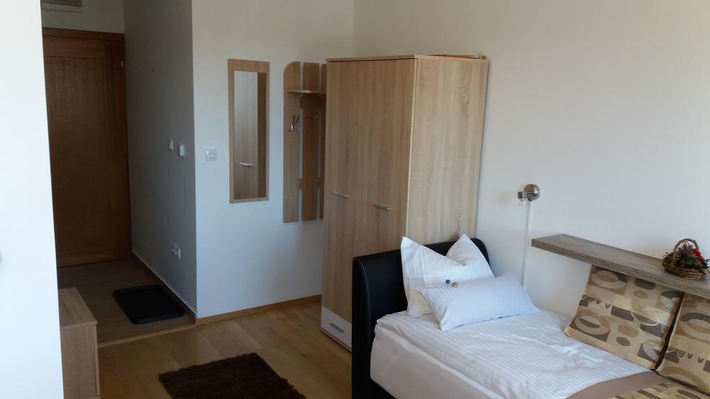 Apartments Rapid Τζαχορίνα Εξωτερικό φωτογραφία